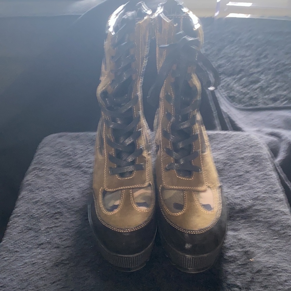 Camouflage Platform Boots! - image 4